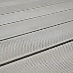 Imagen 3 de Deck Wpc Exterior Linea Camaleon 22mm X 138 X 2900 [unidad] Blanco Puro Y Roble Marron Mate
