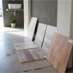 Imagen 4 de Ceramico Simil Madera- Piso/ Pared 43x43- Maja [caja 2,25m2] Gris Nogal Marron